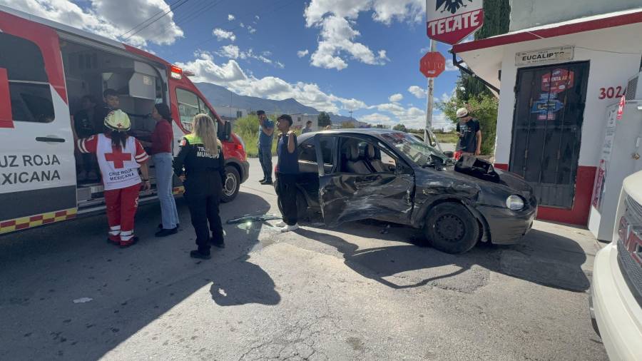 Elementos de Tránsito Municipal tomaron conocimiento del accidente y realizaron las diligencias correspondientes en el lugar.