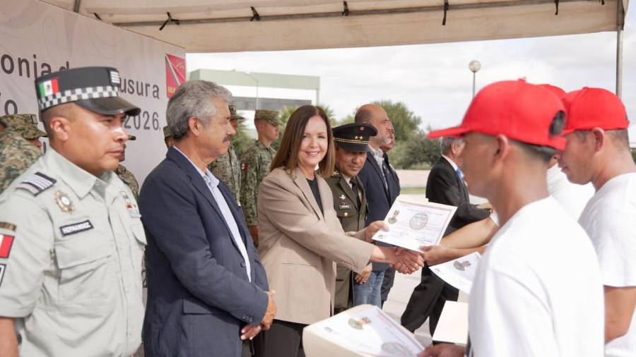 La alcaldesa Sara Irma Pérez Cantú felicitó a los participantes por concluir su preparación y los exhortó a poner en práctica los valores aprendidos durante el servicio.