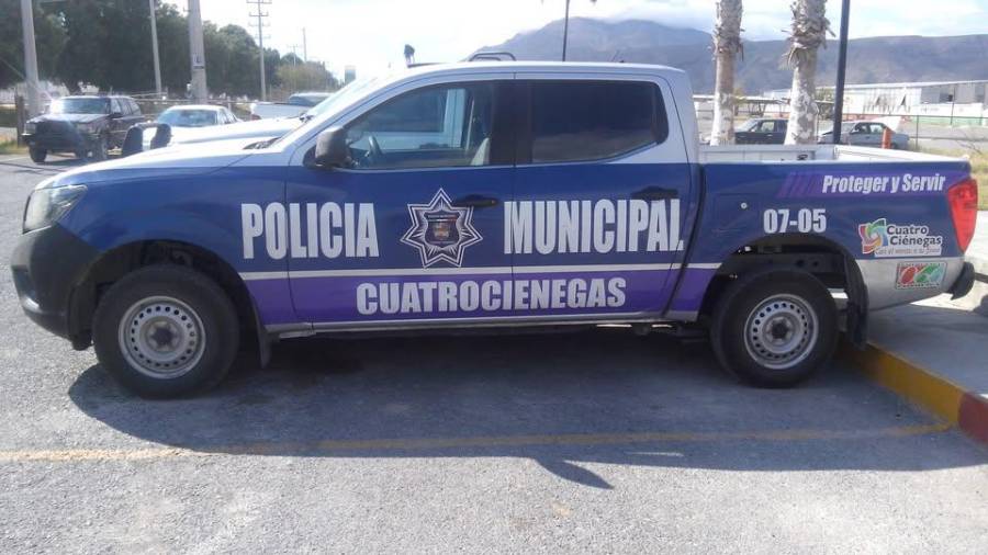 Policías municipales de Cuatro Ciénegas, Coahuila, localizaron nueve paquetes con una sustancia similar al ‘cristal’ dentro de una cubeta abandonada en la vía pública.