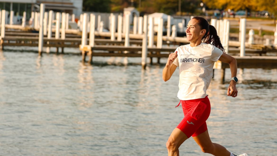 Argentina Valdepeñas Cerna estableció un nuevo récord mexicano de maratón en la categoría W45 durante la edición 2026 del Maratón de Chicago.