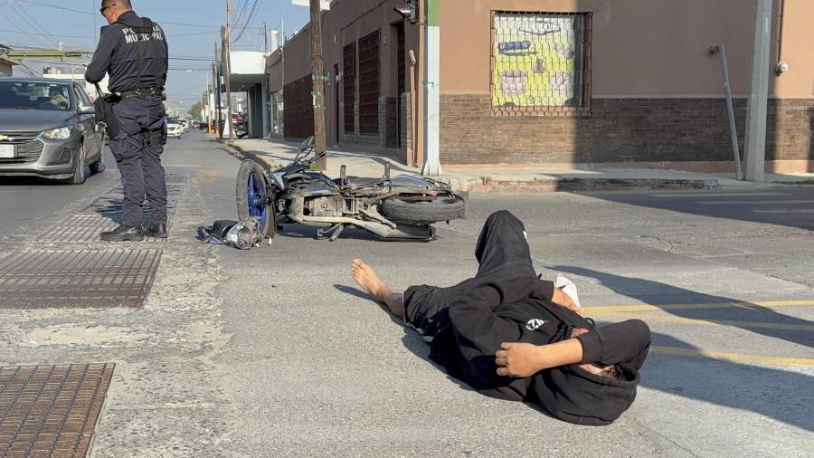 El accidente ocurrió en el cruce de las calles Lázaro Cárdenas y Miguel Hidalgo, donde presuntamente uno de los conductores no respetó el semáforo.