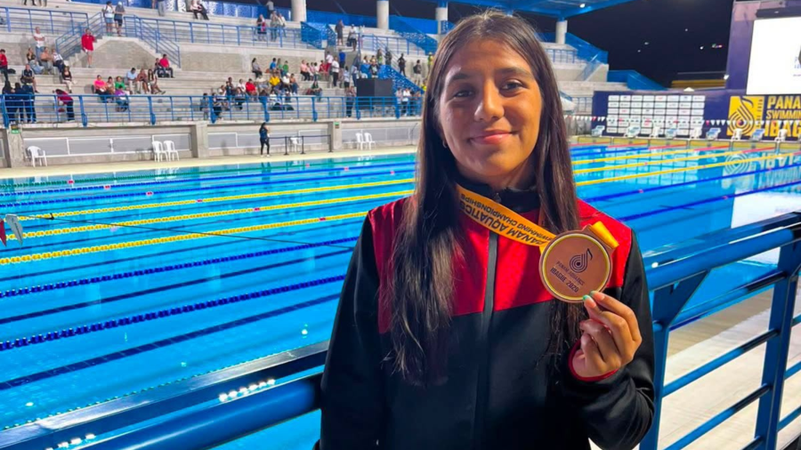 Samantha López, junto a sus compañeras Alix Romero, Ana Enríquez y Joanna Delgadillo, obtuvo el bronce en el relevo 4x100 femenil.