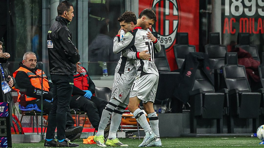 Santiago Giménez volvió a la actividad con el Milan tras varios meses fuera por lesión.