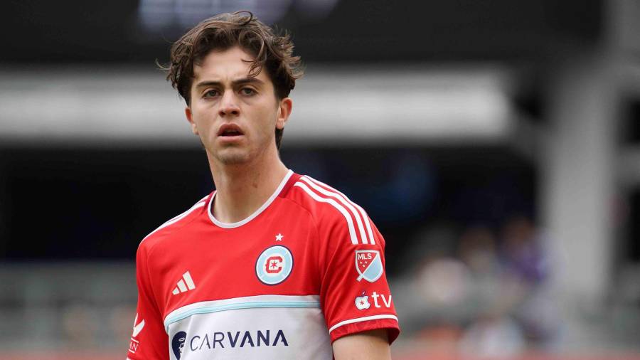 Brian Gutiérrez arribó este viernes a Guadalajara para realizar exámenes médicos y cerrar su fichaje con Chivas rumbo al Clausura 2026.