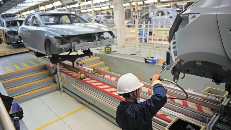 A pesar de que la marca japonesa Toyota trasladará parte de su producción a Estados Unidos, se espera que no impacte inmediatamente al sector automotriz mexicano.