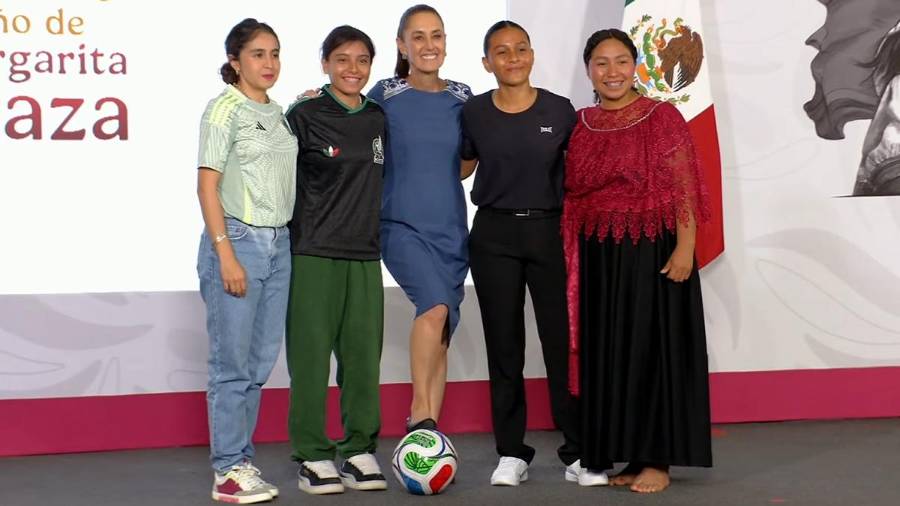 Sheinbaum reconoció a las jóvenes ganadoras del concurso “Representa a México en la Inauguración del Mundial” y afirmó que simbolizan el crecimiento del futbol femenil y el talento juvenil del país.