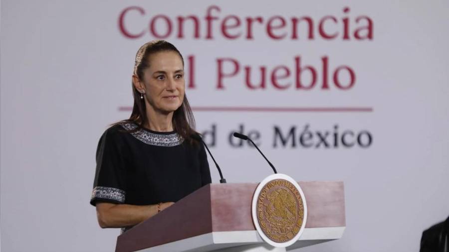 La presidenta anunció un proceso de digitalización y reducción de trámites en el IMSS para mejorar la atención médica y encontrar recursos que permitan elevar los salarios del personal.