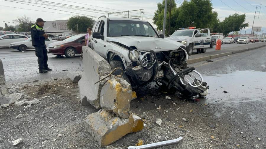 El conductor de una Jeep Liberty perdió el control de la unidad tras quedarse dormido mientras circulaba sobre el periférico Luis Echeverría Álvarez.