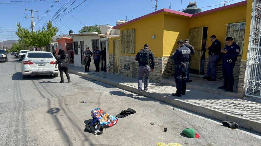 Elementos de la Policía Municipal y de la Fiscalía General del Estado acudieron al lugar de la riña en la colonia Satélite Sur para iniciar las diligencias correspondientes.