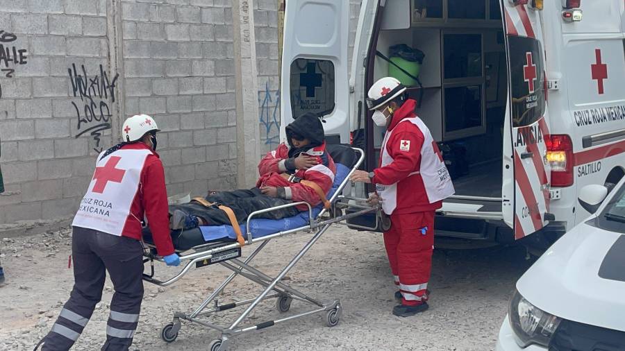 El motociclista, de 18 años, fue trasladado al Hospital General con una posible fractura.