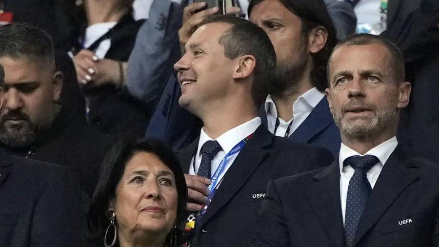 kevin Lamour, director de operaciones de la FIFA, acusó al presidente del organismo de engañar a sus colaboradores; todo se le complica a Infantino.