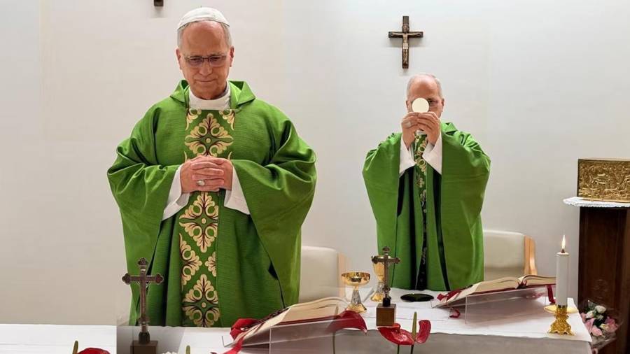 El Vaticano difundió las primeras imágenes del pontífice tras una intervención pulmonar.