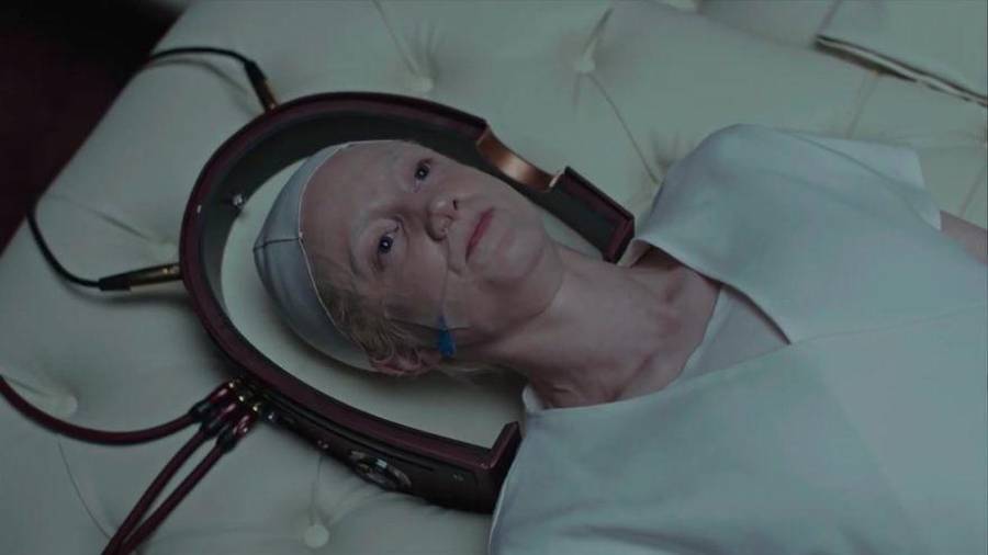 Brandon Cronenberg, hijo del legendario David Cronenberg, realiza su segunda película y decidió estrenarla en plena pandemia.