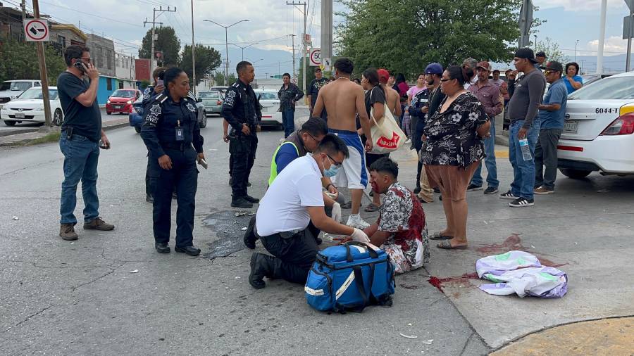 La mujer embarazada presentó una lesión leve en el tobillo y no requirió traslado, el joven presentó sangrado abundante.