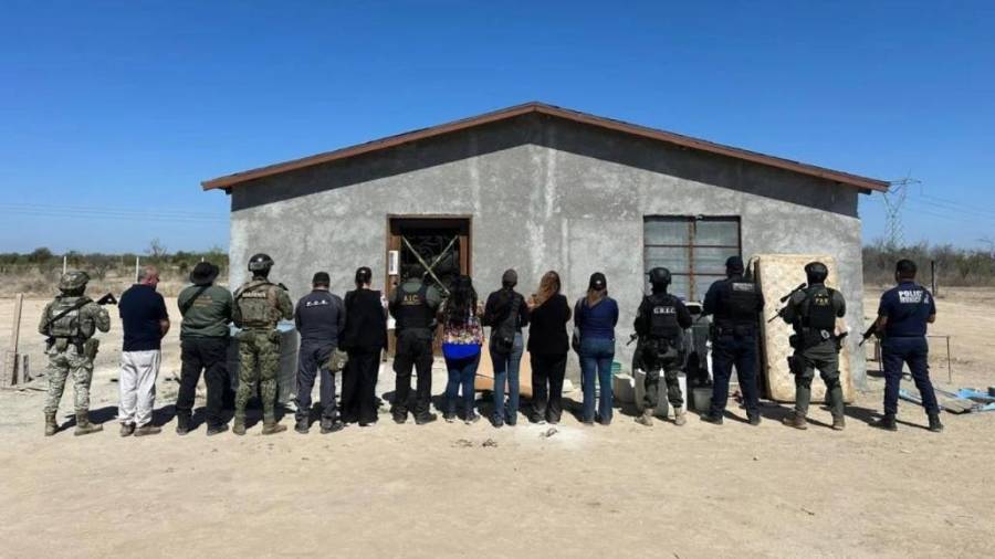 Autoridades aseguraron armas largas durante cateo en un rancho de la Región Carbonífera.