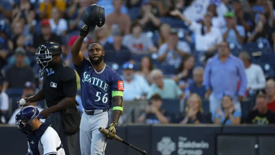 El mexicano de origen cubano fue despedido entre aplausos en el último juego de los Mariners en 2026.