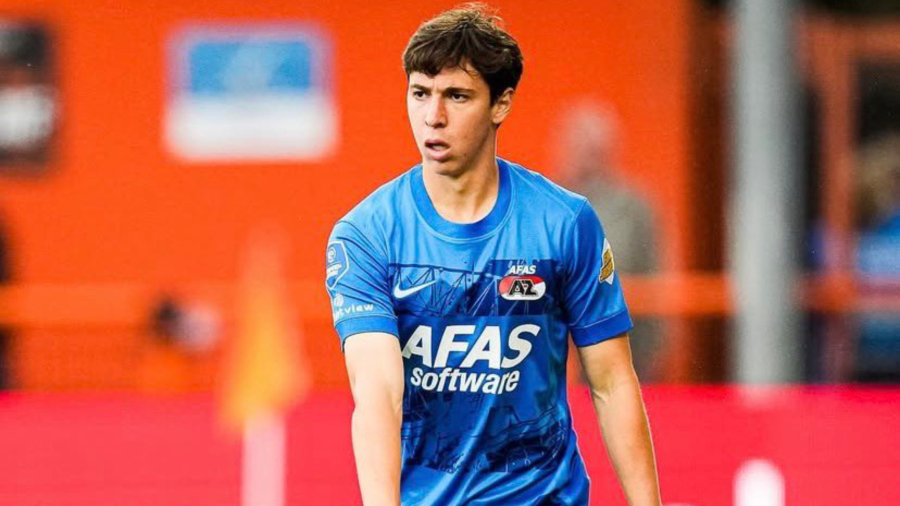 Mateo Chávez completó seis pases precisos en su ingreso ante Twente, demostrando eficiencia en la Eredivisie.