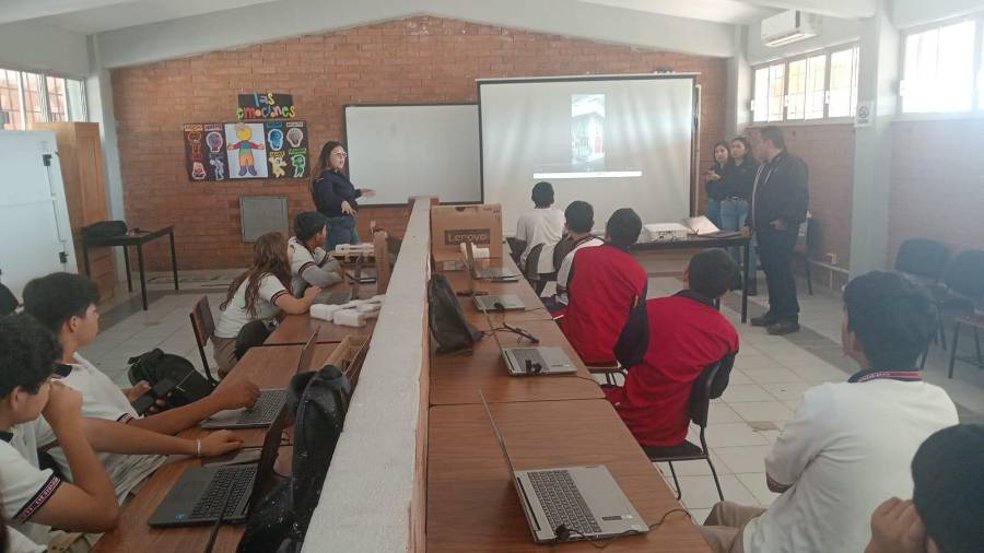 Debido a la falta de transporte público, algunos alumnos llegan minutos tarde y se les niega el acceso, lo que afecta su asistencia y aprovechamiento escolar.