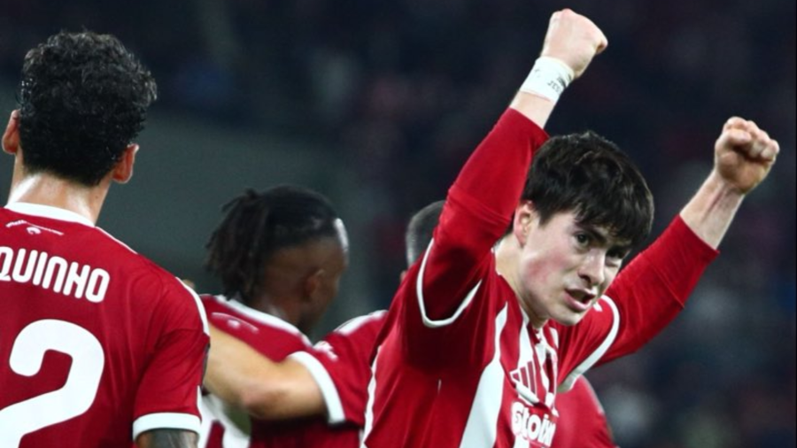El mexicano tuvo participación ofensiva durante el encuentro y dejó su nombre en el marcador en su primer partido continental con el Olympiacos.