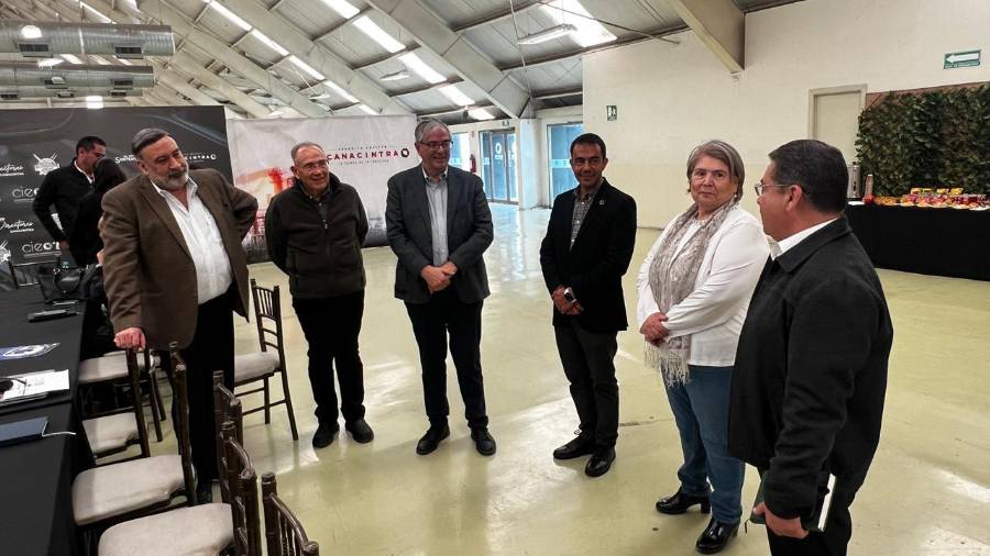 Autoridades del IMSS presentaron el programa ELSSA ante empresarios de la Región Sureste de Coahuila.