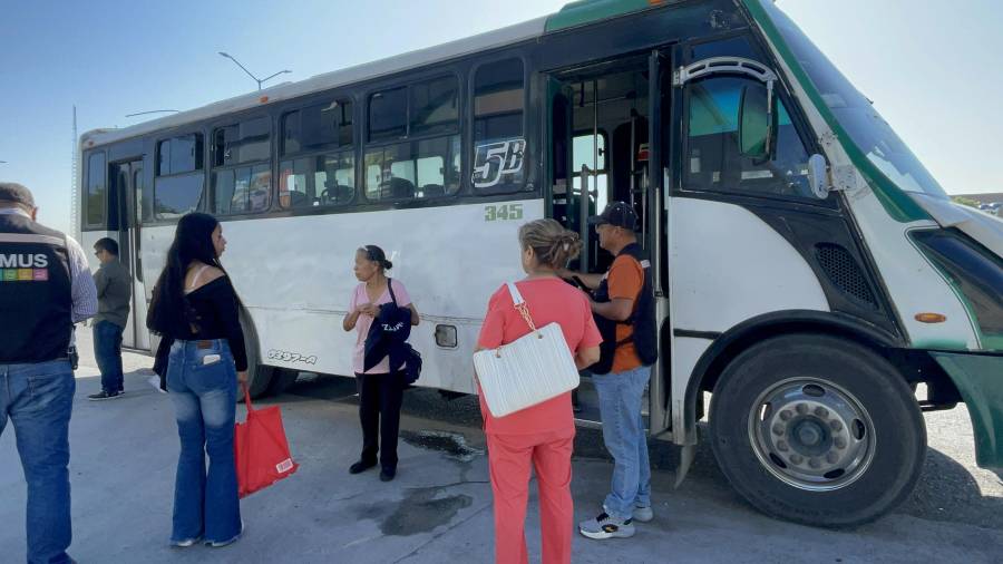 La cámara de seguridad de la esencia de autos grabó lo ocurrido