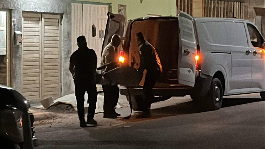 En el interior de la vivienda fue localizado sin vida un hombre de 74 años, quien se encontraba sobre el piso y en avanzado estado de descomposición, de acuerdo con autoridades.