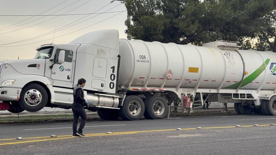 Un hombre que viajaba en la unidad fue detenido debido a presuntas irregularidades en la documentación para el traslado del combustible.