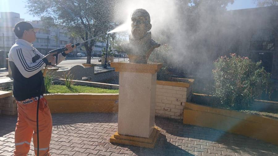 Las labores incluyen limpieza diaria y retiro constante de desechos en el primer cuadro de la ciudad.