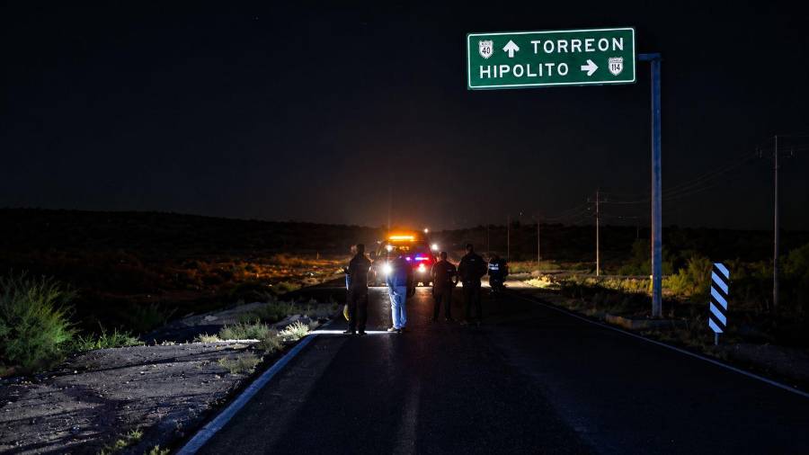 Peritos trabajaron en el entronque con la carretera a Hipólito para esclarecer cómo ocurrió el percance.