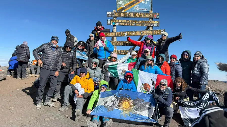 El grupo encabezado por Karla Wheelock recorrió la llamada “Whiskey Route” durante su ascenso al Kilimanjaro, en Tanzania.
