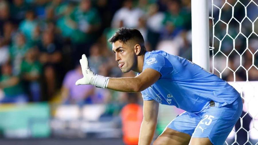 El guardameta Santiago Mele es uno de los elementos que pintan para abandonar al equipo regiomontano para el Torneo Apertura 2026.