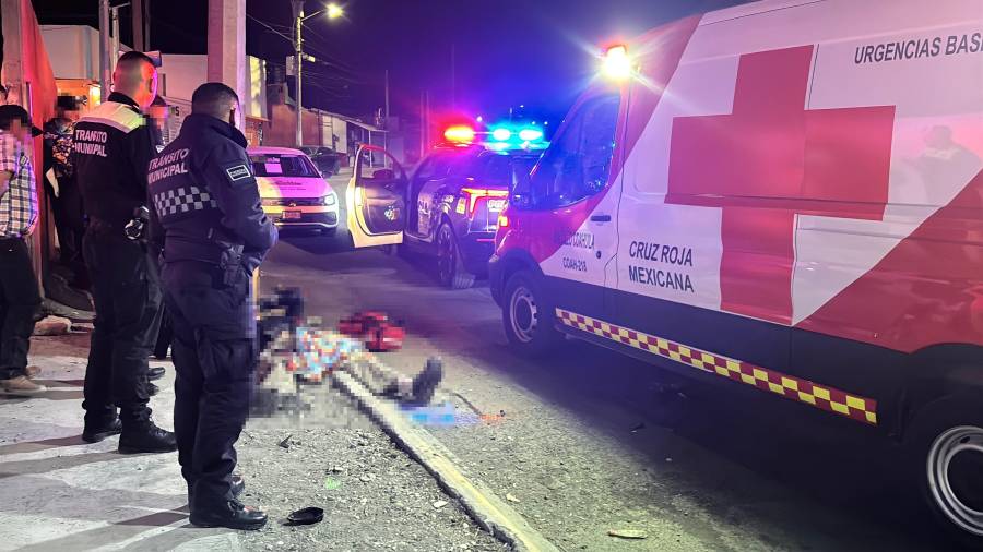 Elementos de Tránsito Municipal resguardaron la zona en la colonia Loma Linda para evitar otro percance.