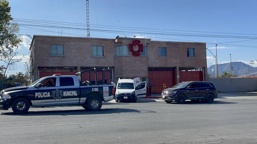Familiares de un adulto mayor acudieron a una estación de bomberos en busca de auxilio; sin embargo, el hombre fue declarado sin vida tras fallidos intentos de reanimación.