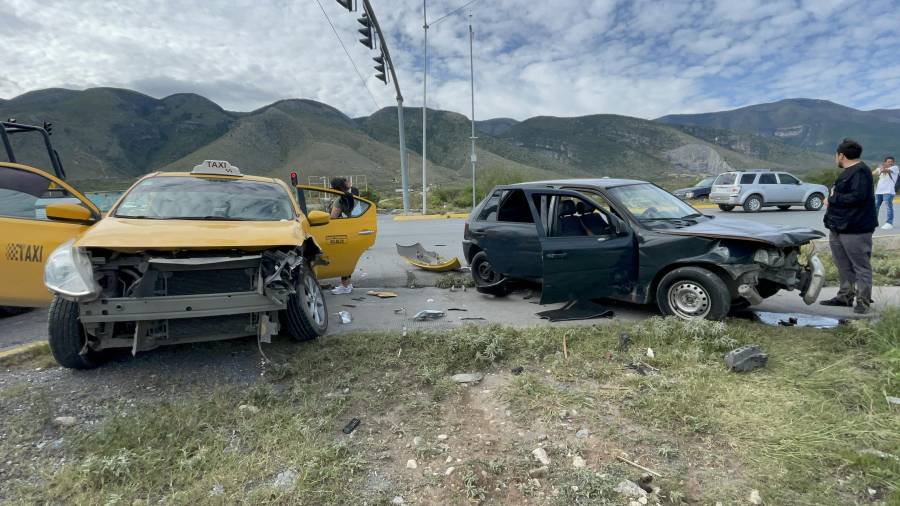 El impacto entre el Volkswagen Pointer y el taxi ocurrió en el cruce de Mirasierra y Arco Vial.