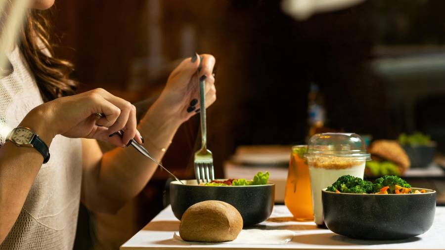 Aprender a recuperar la calma, la flexibilidad y la confianza en materia de alimentación ayuda a conseguir una recuperación digestiva.