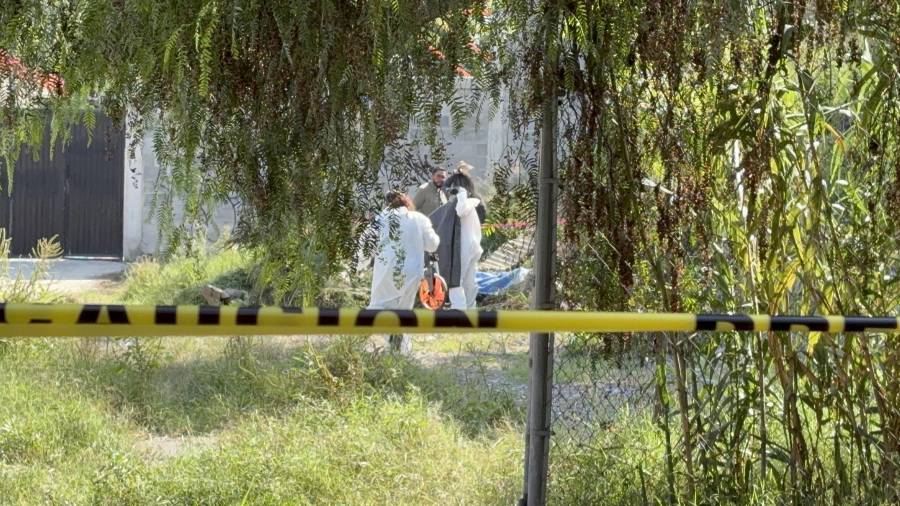 Personal ministerial realizó las diligencias correspondientes y ordenó el traslado del cuerpo al Semefo para determinar la causa del fallecimiento.