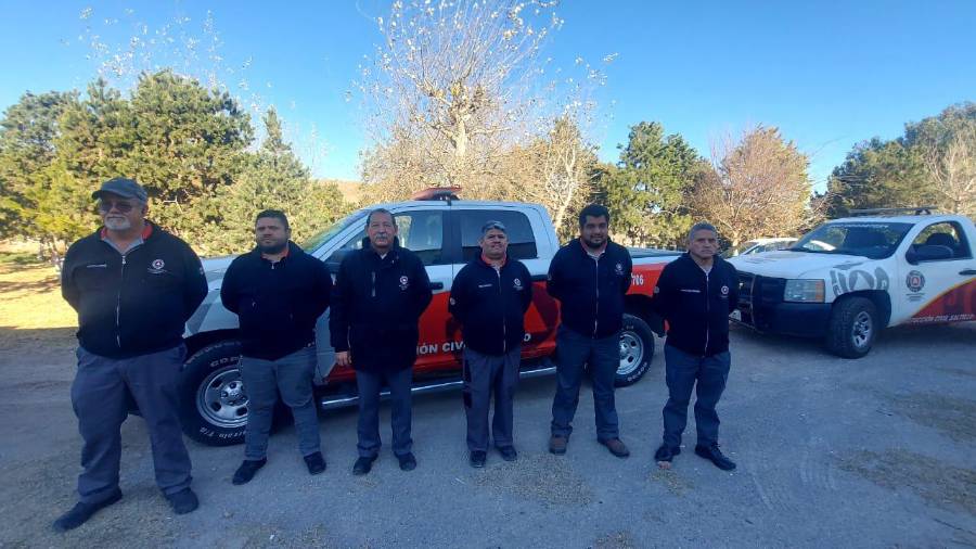 Personal de PC entrega notificaciones en distintos sectores de la ciudad.