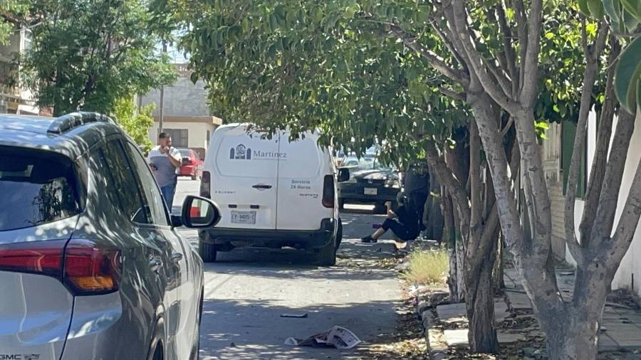El cuerpo fue trasladado al Servicio Médico Forense para determinar la causa exacta de la muerte, que preliminarmente se atribuye a causas naturales.