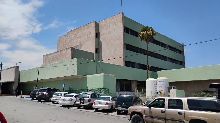Autoridades reconocieron que los elevadores del hospital tienen más de 50 años de antigüedad, lo que complica su reparación y mantenimiento.