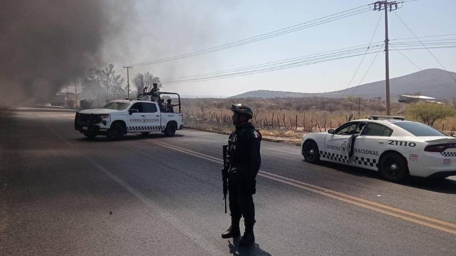 Encuentran cuerpo descuartizado junto a cartulina, en Michoacán