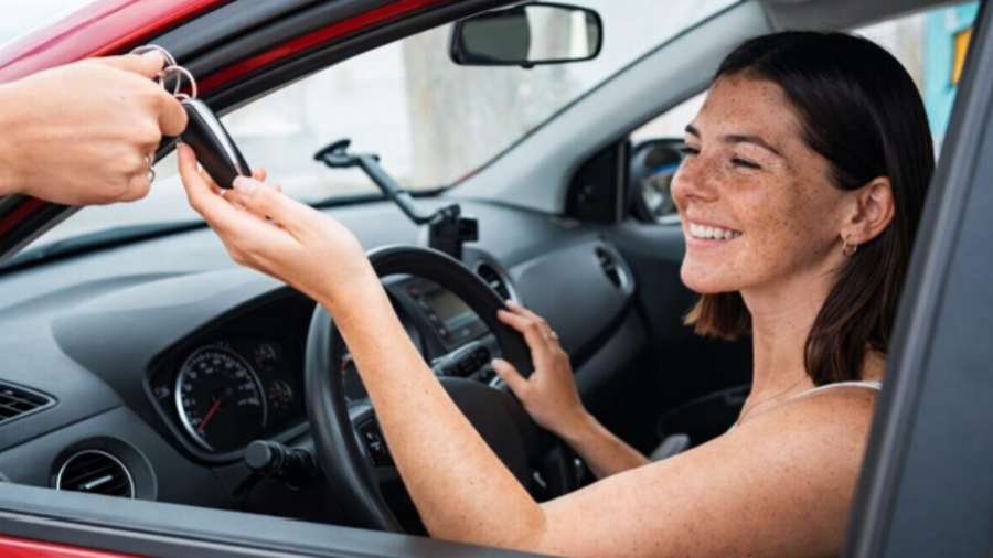 Revisar lo mejor posible el auto seminuevo próximo a adquirir reduce el riesgo de sorpresas. FOTO: CORTESÍA