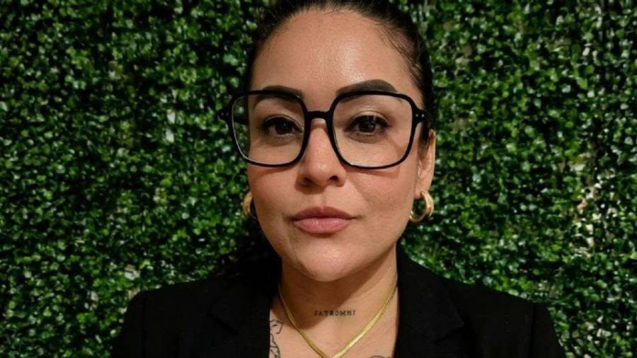 Los familiares de la periodista desaparecida desde el 2 de junio en Veracruz Roxana Guzmán Ramírez acudieron este sábado a la FGR de Coatzacoalcos para la toma de muestras de ADN.