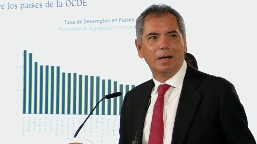 La Secretaría de Hacienda informó que México ocupa el primer lugar entre los países de la OCDE en recuperación del salario mínimo.