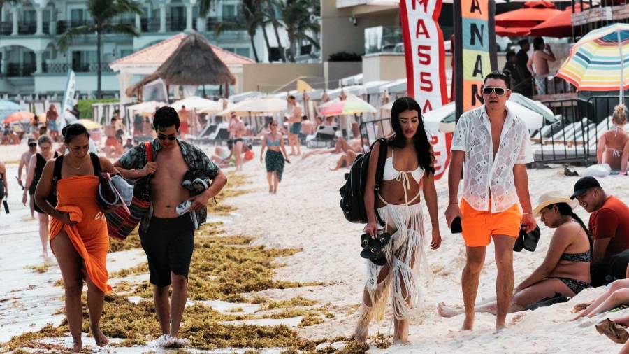 Por otro lado, el gasto medio de los turistas mexicanos en otros países incrementó 16.9 por ciento a nivel anual en noviembre de 2025.