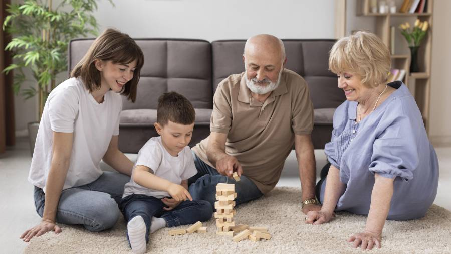 La sabiduría de los juegos tradicionales se combina con la curiosidad del mundo digital.