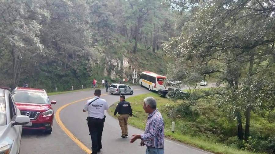 Operativo para capturar a capo desata quema de vehículos, en Michoacán
