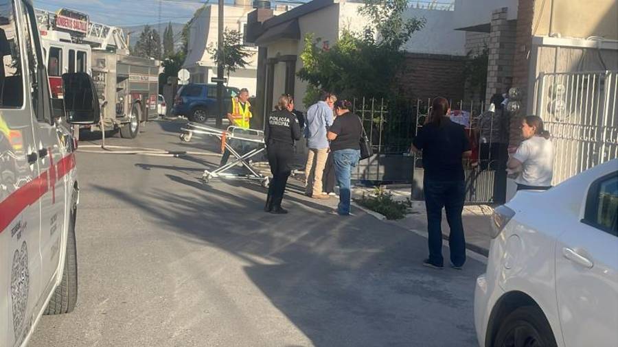 Habitantes del sector ayudaron a rescatar a los adultos mayores antes de la llegada de Bomberos.