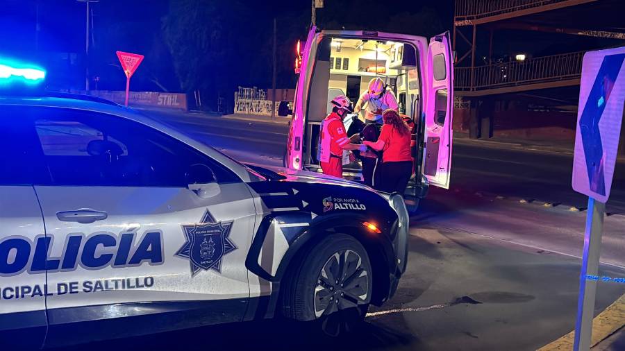 Elementos de Tránsito Municipal acudieron al lugar para tomar conocimiento del percance y abanderar la circulación, evitando un segundo accidente en la zona.
