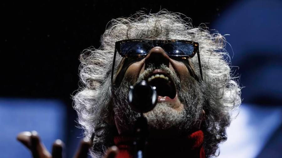 Fito Páez interrumpe su concierto, molesto por la seguridad del recinto [VIDEO]