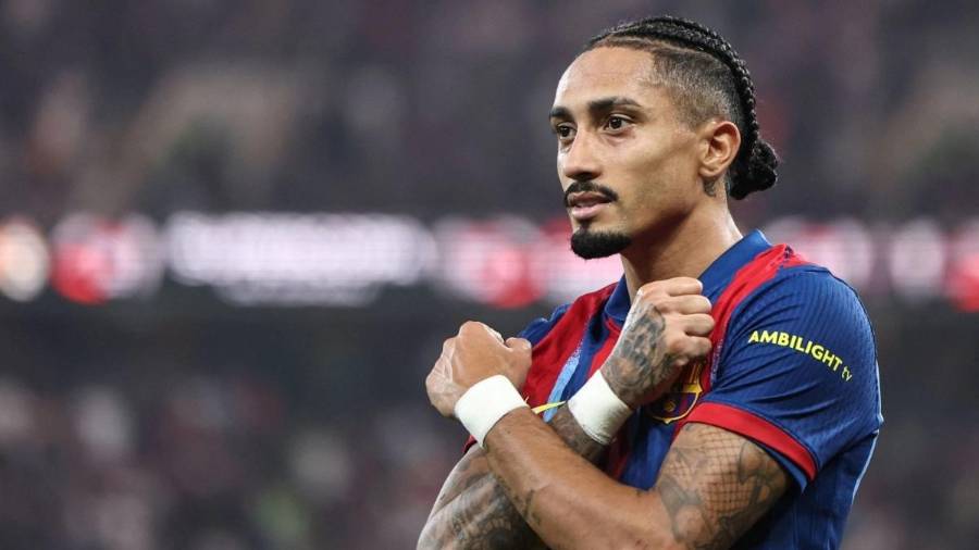 Varios clubes de Arabia Saudita y la Premier League mantienen el interés por el atacante brasileño.
